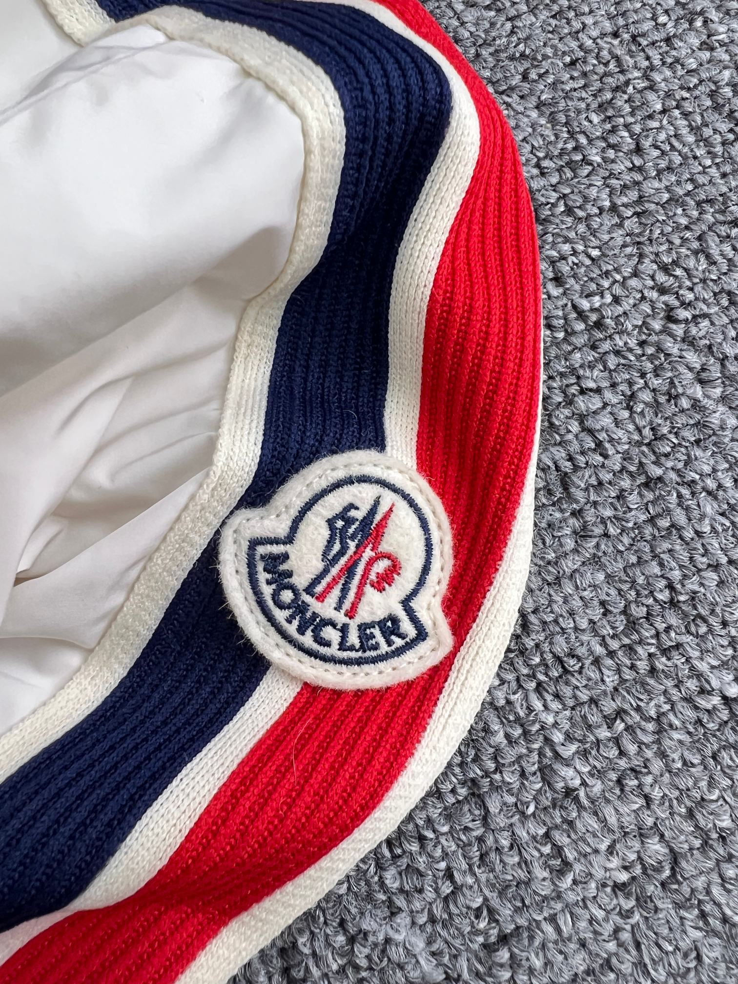 MONCLER Ollan Windbreaker Hooded Jacket（K10911A001875987674S）