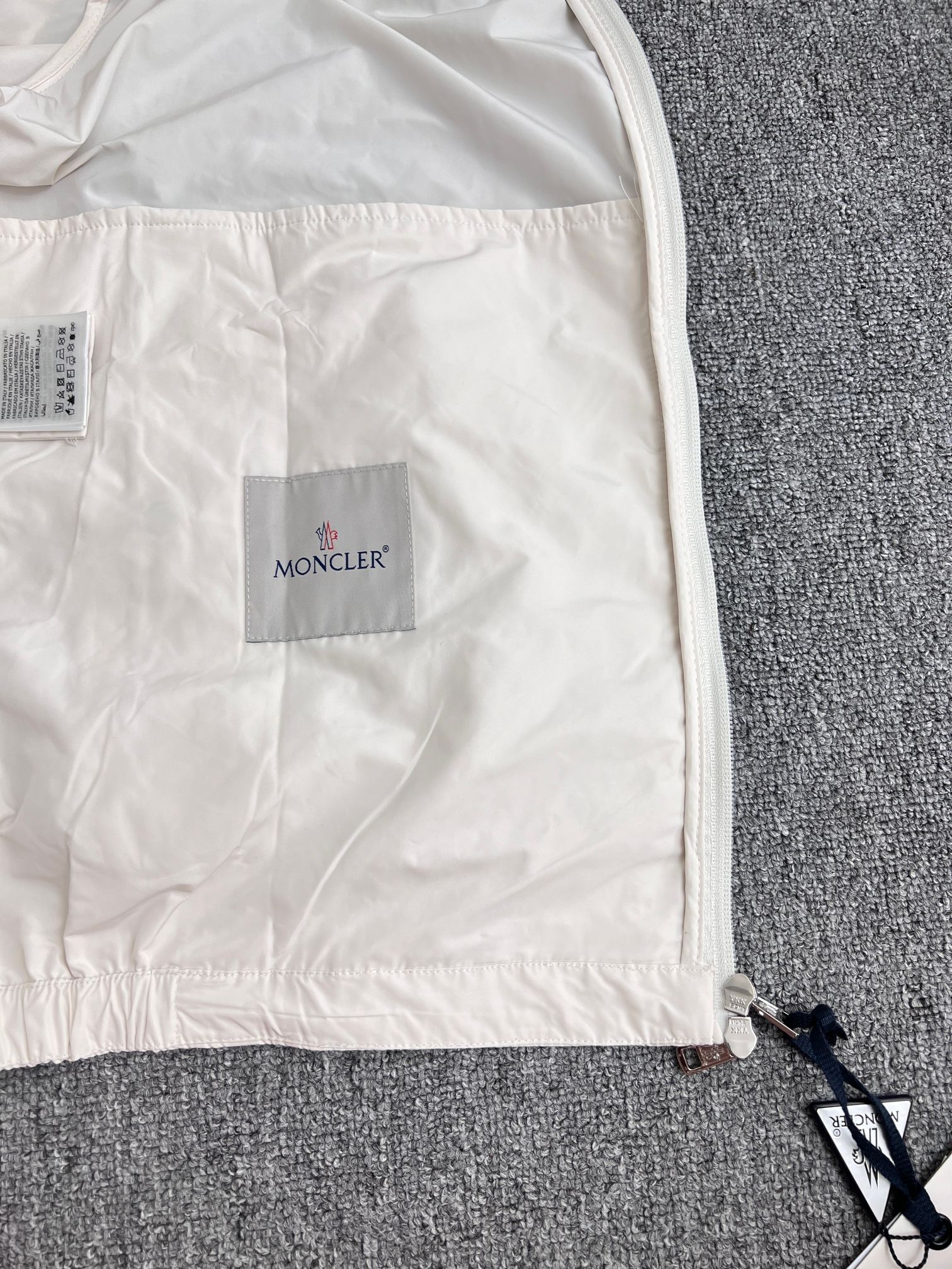 MONCLER Ollan Windbreaker Hooded Jacket（K10911A001875987674S）