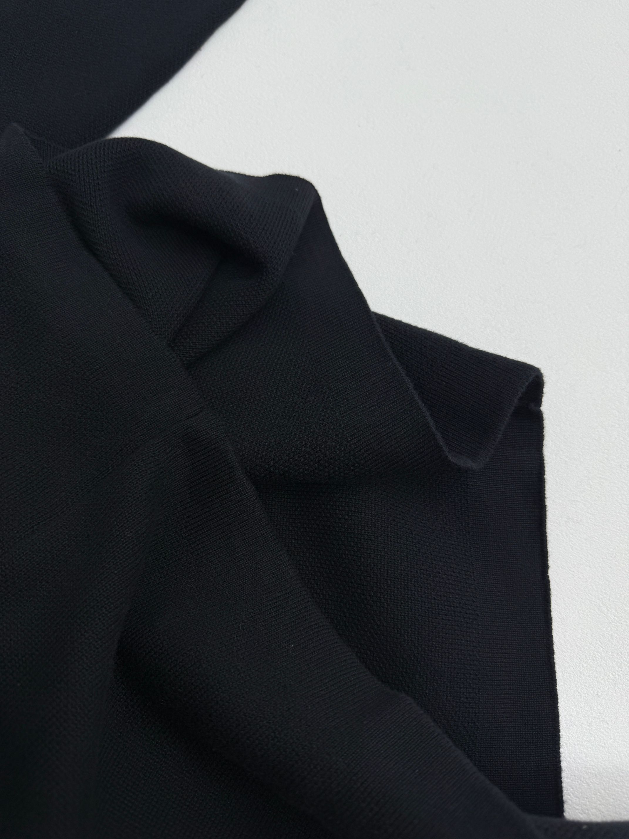 LOEWE Men's Black Anagram Pocket Knit Sweater (H526Y14KDM-1100）