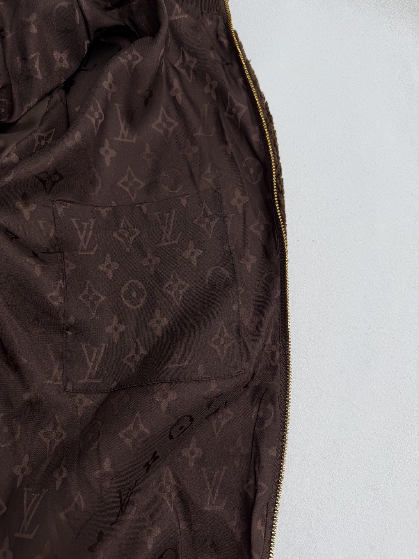 Louis Vuitton zip-up suede belted jacket（1AJTU1）