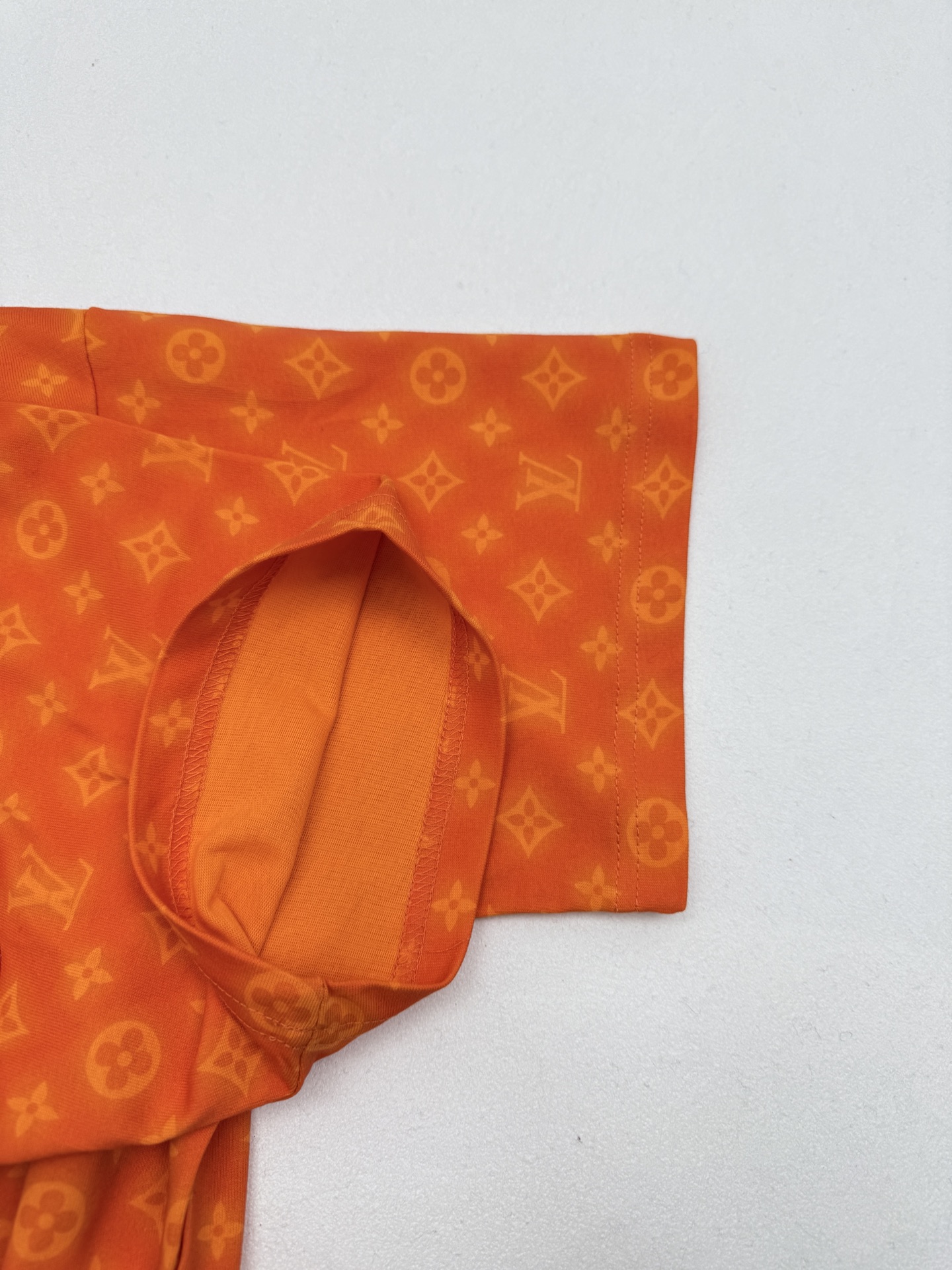 LOUIS VUITTON Monogram Pattern Short-Sleeve T-Shirt（1AJCSW）