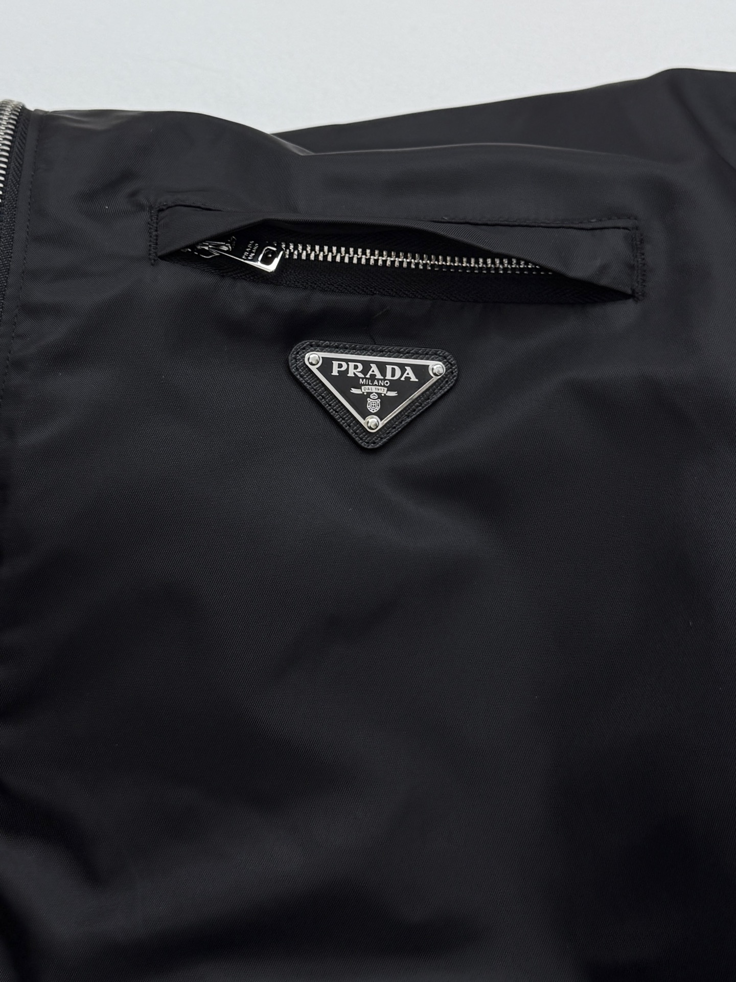 Prada Re-Nylon hooded blouson jacket(SGB685-1WQ8-F0002-S-211）