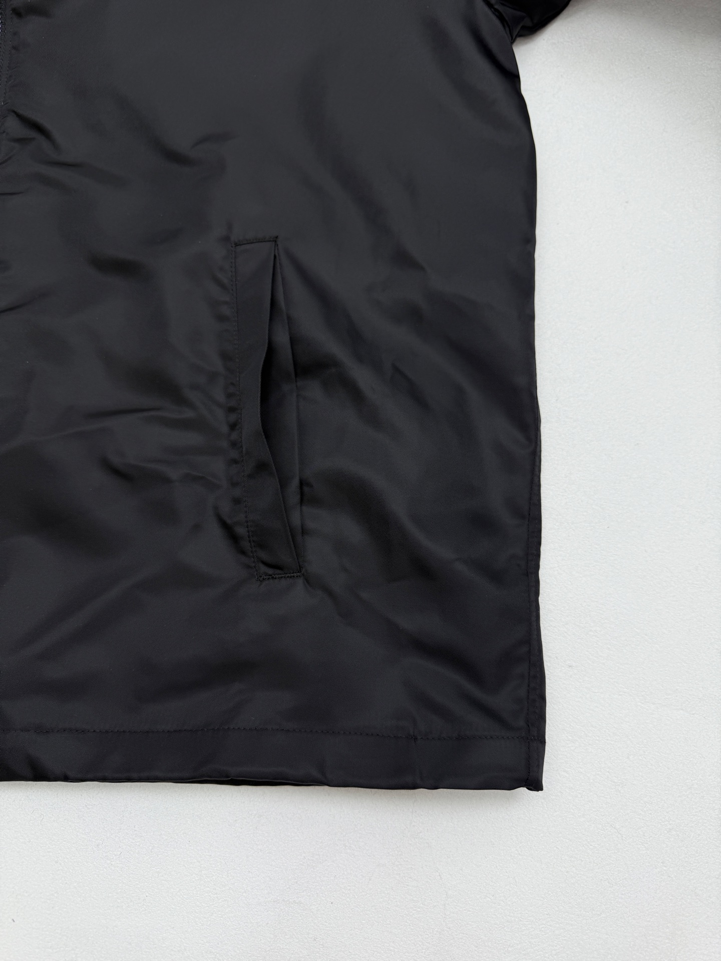 Prada Re-Nylon hooded blouson jacket(SGB685-1WQ8-F0002-S-211）