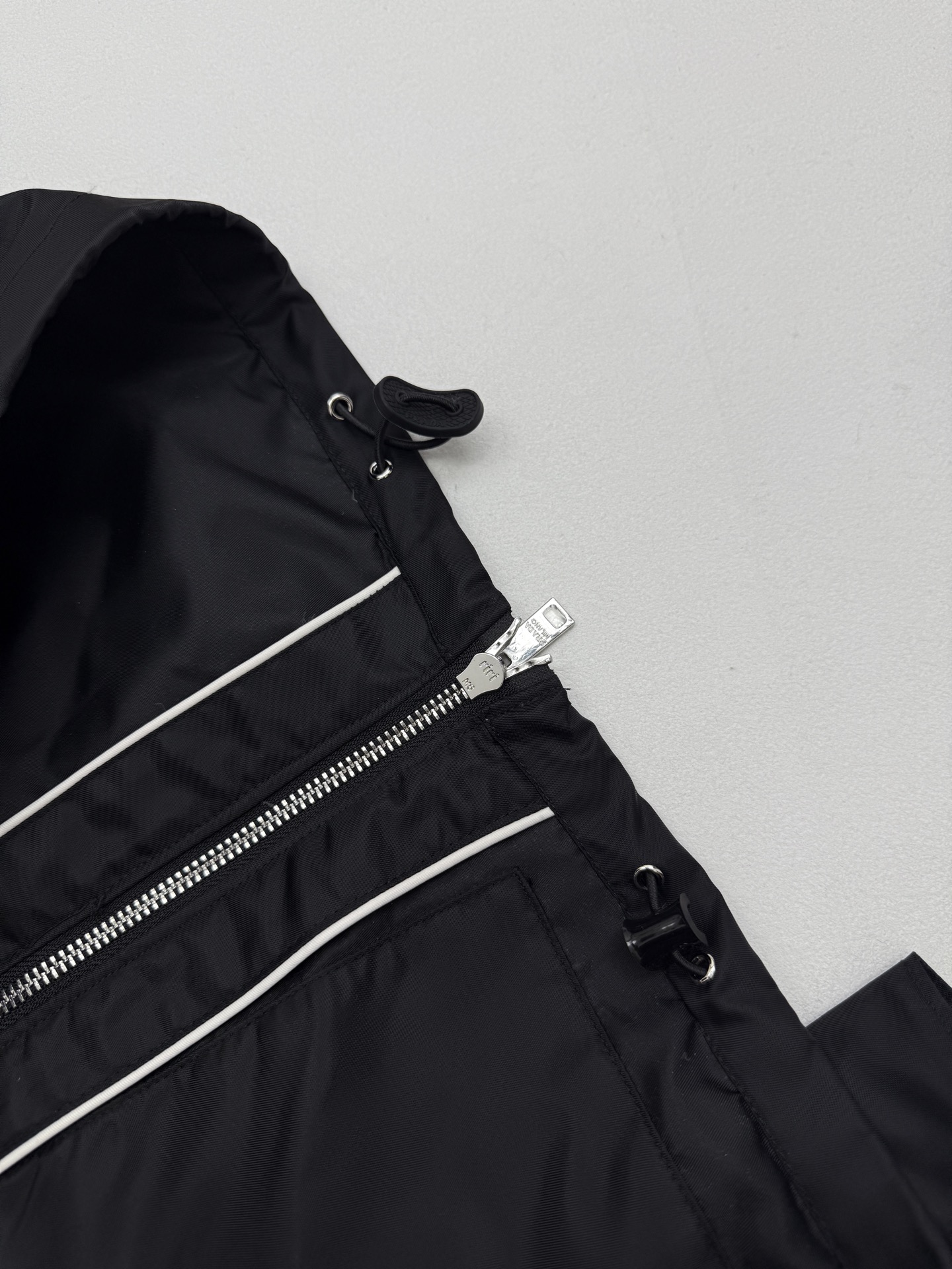 Prada Re-Nylon hooded blouson jacket(SGB685-1WQ8-F0002-S-211）