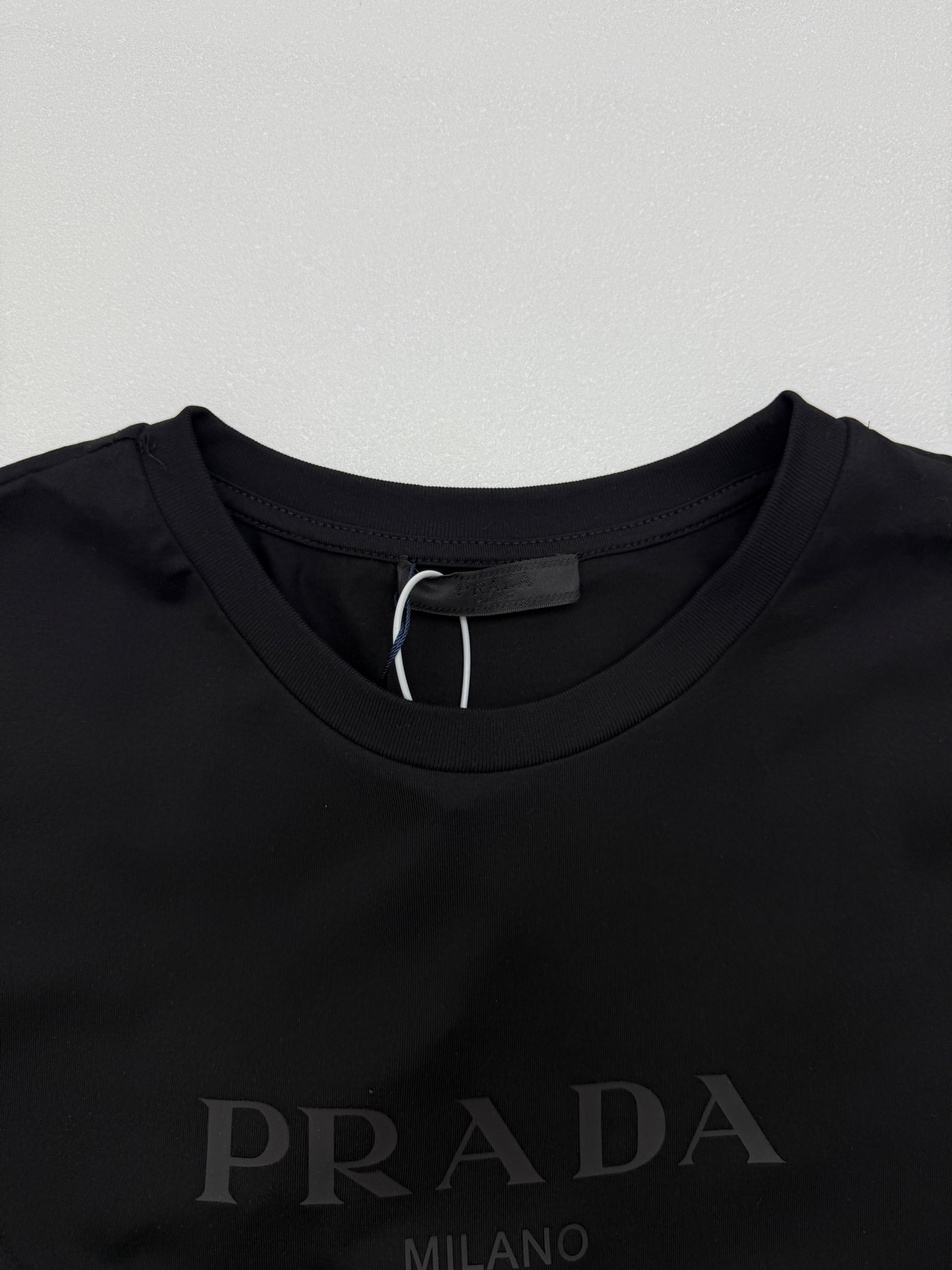 Prada Black Cotton T-shirt (UJN815-1052-F0002-S-221）