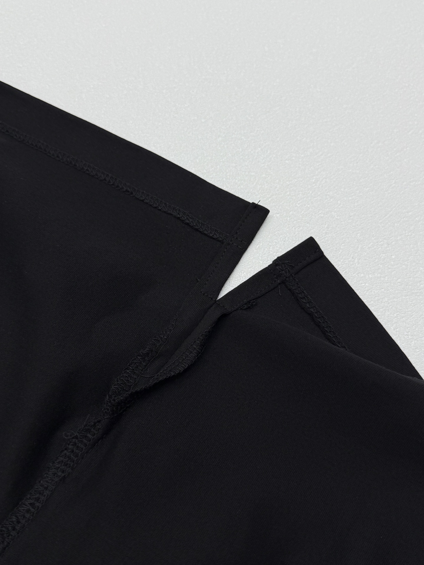 Prada Black Cotton T-shirt (UJN815-1052-F0002-S-221）