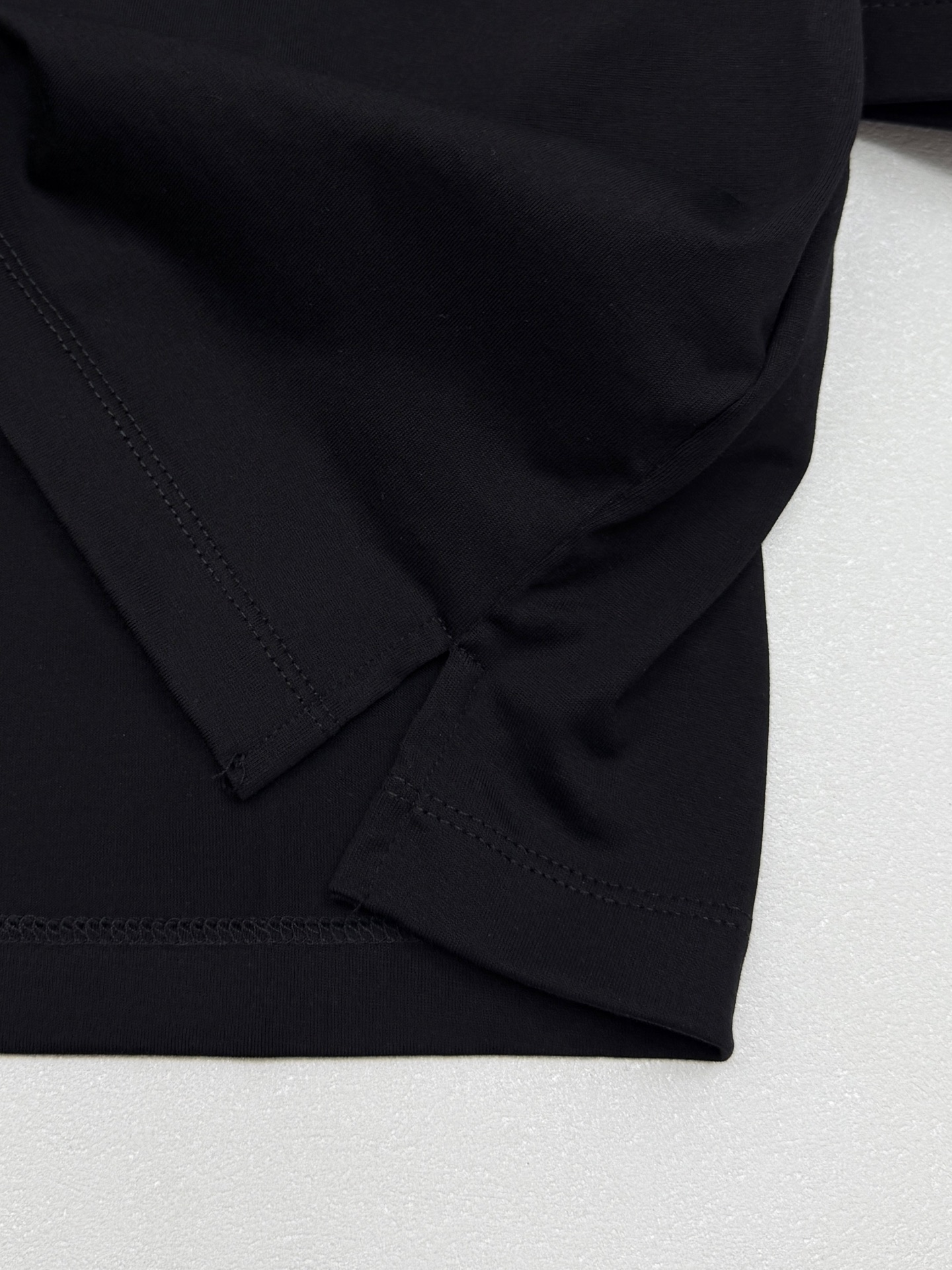 Prada Black Cotton T-shirt (UJN815-1052-F0002-S-221）