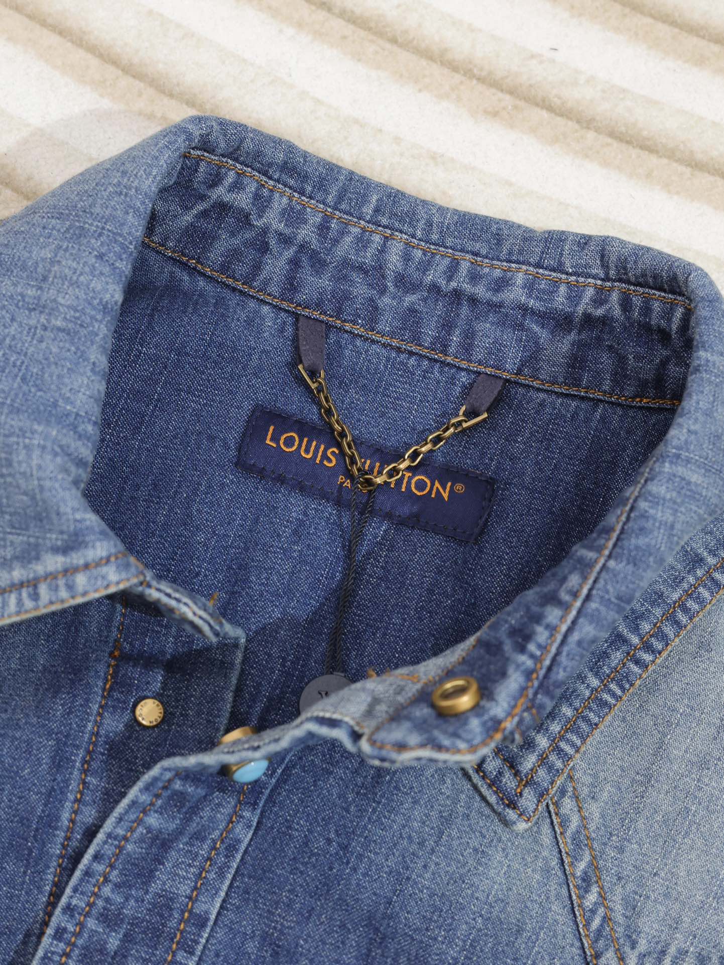 Louis Vuitton Denim Shirt with LV Mark and Studs Western (1AFXL5）