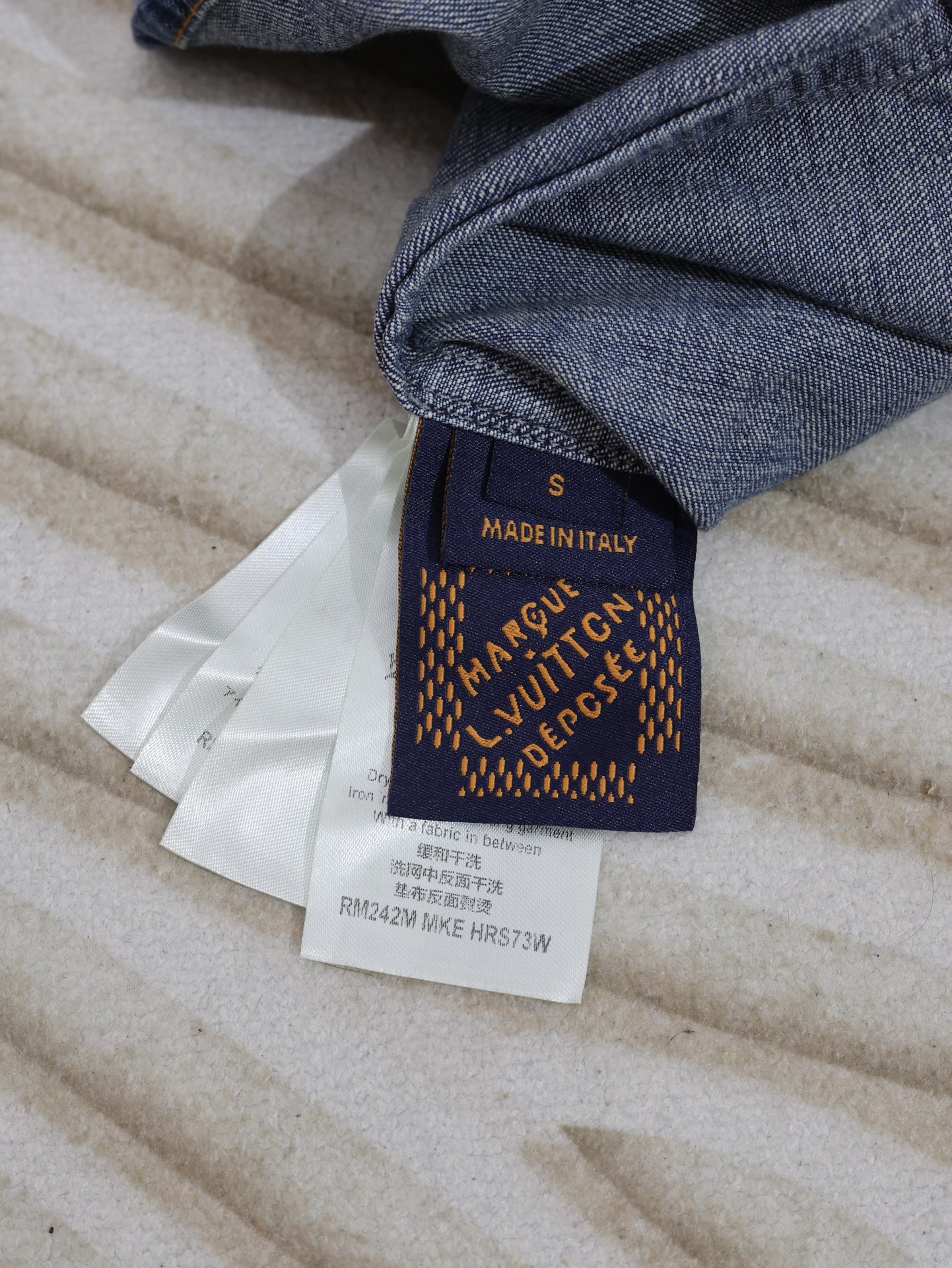 Louis Vuitton Denim Shirt with LV Mark and Studs Western (1AFXL5）