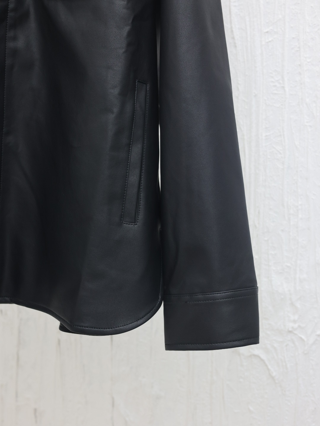 LOEWE FW24 Leather overshirt (H526Y31L29-1100）