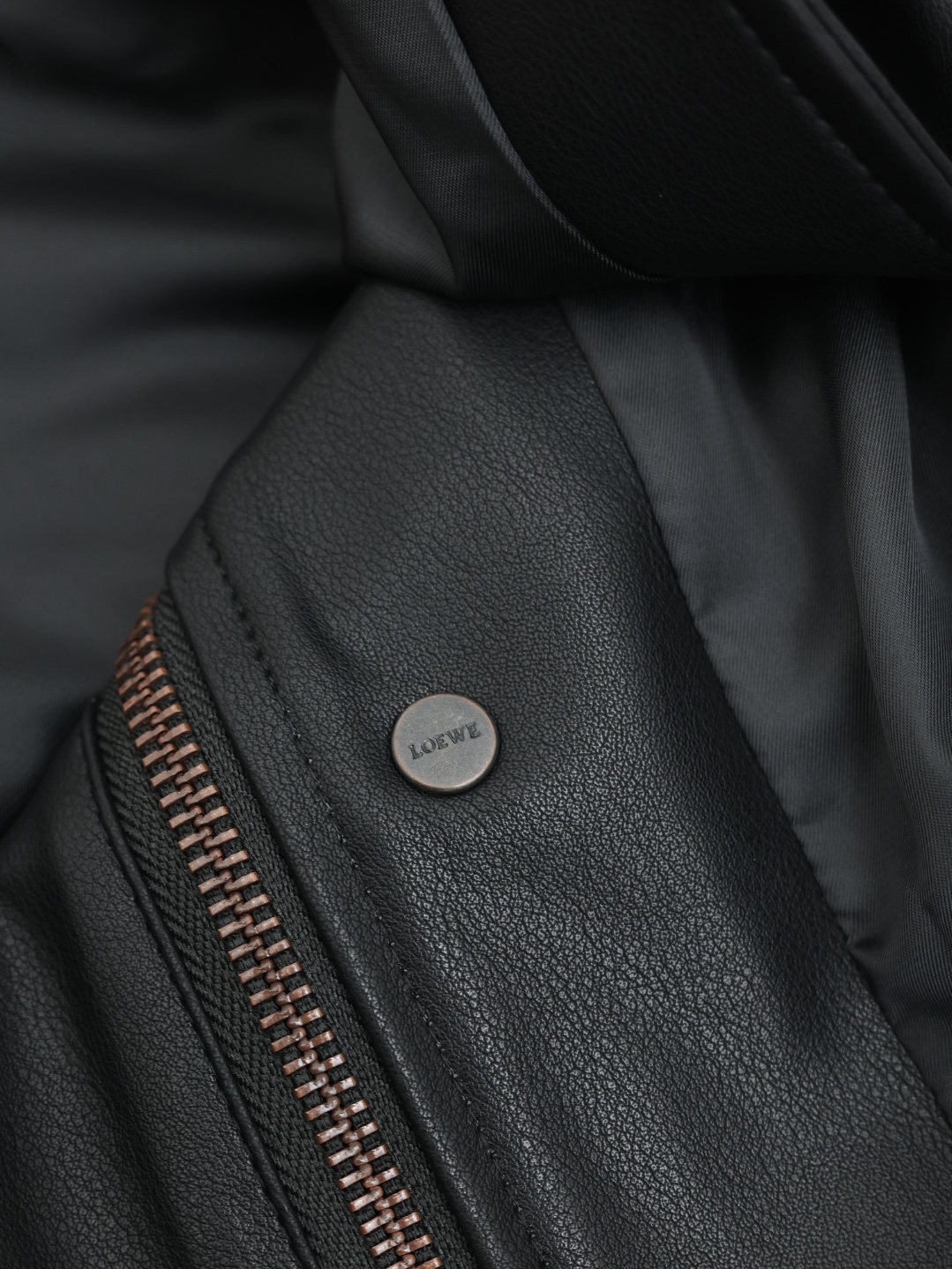 LOEWE FW24 Leather overshirt (H526Y31L29-1100）