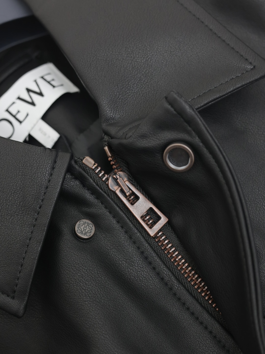 LOEWE FW24 Leather overshirt (H526Y31L29-1100）