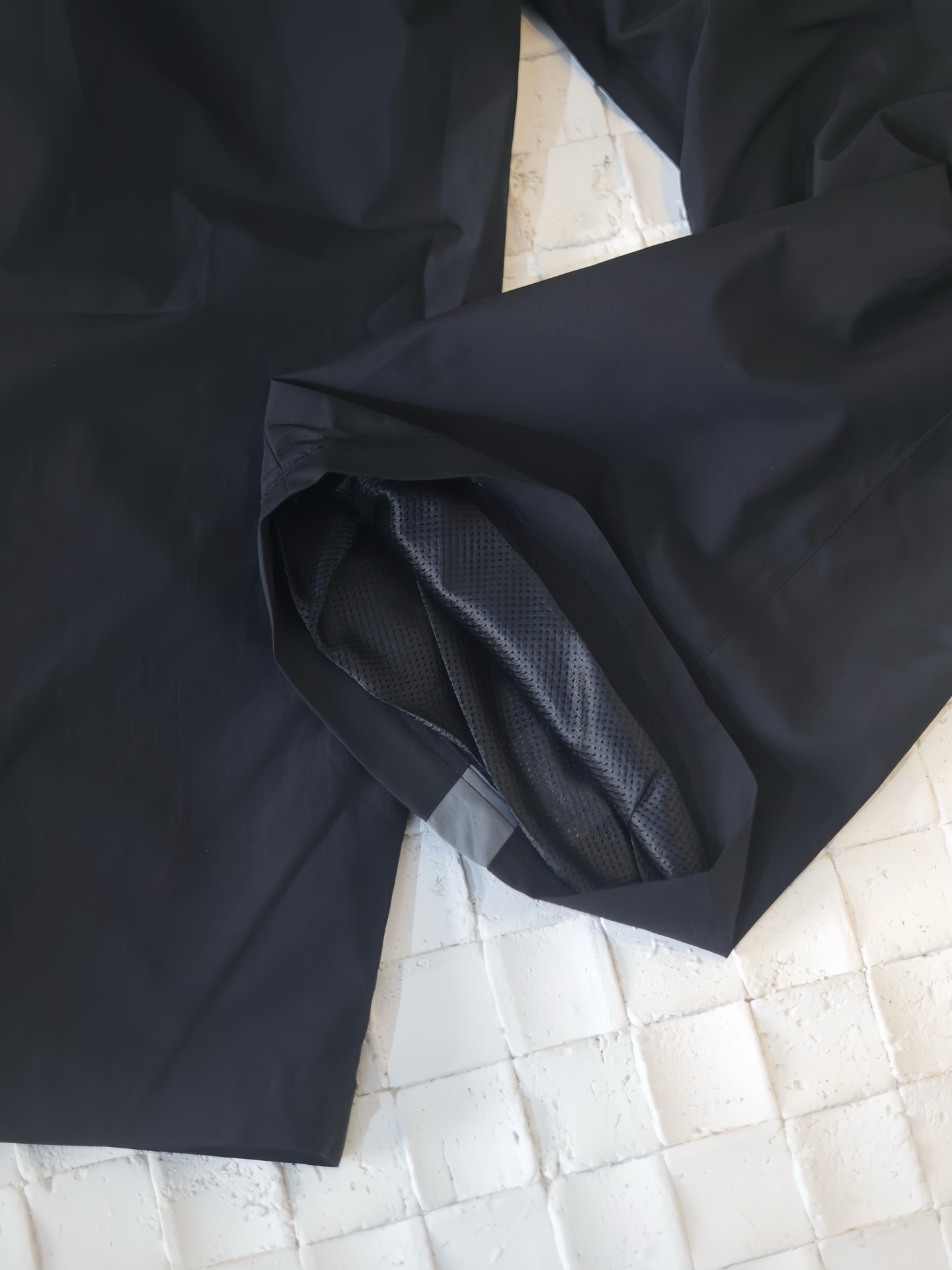 Balenciaga Men's Large Tracksuit Pants in Black/grey（814579TRO311779）