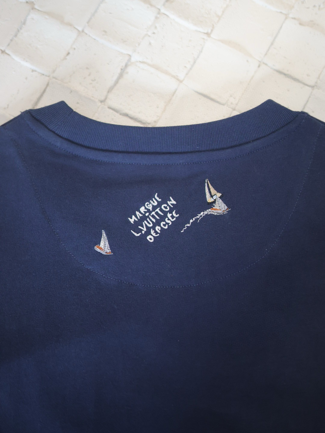 LOUIS VUITTON embroidered cotton T-shirt（1AHW58）