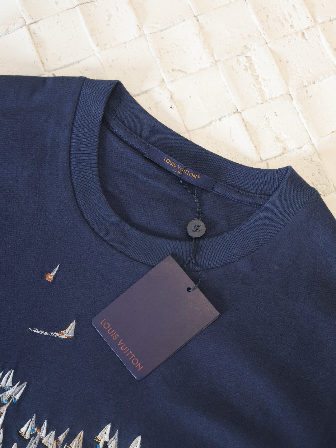 LOUIS VUITTON embroidered cotton T-shirt（1AHW58）