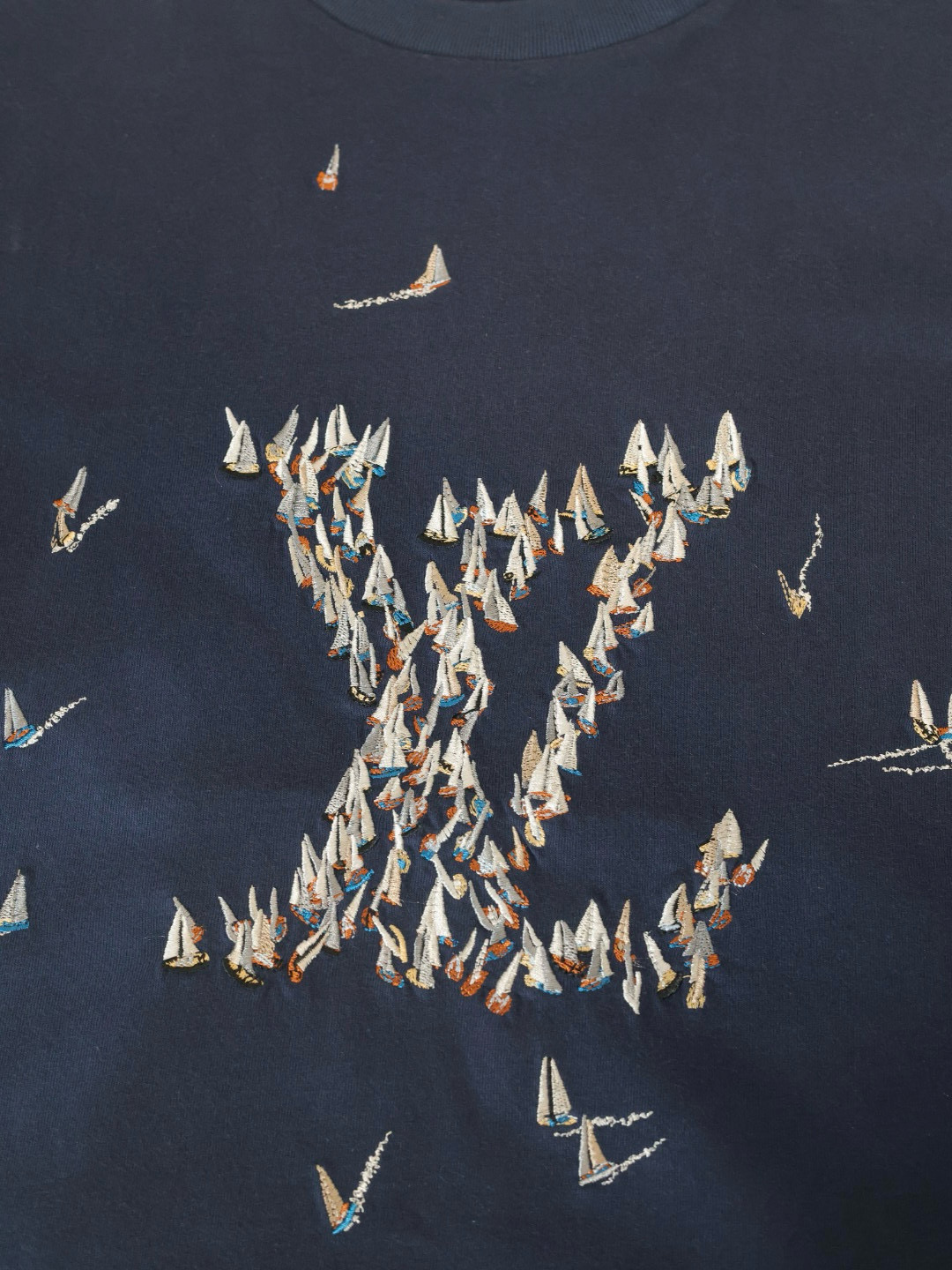 LOUIS VUITTON embroidered cotton T-shirt（1AHW58）