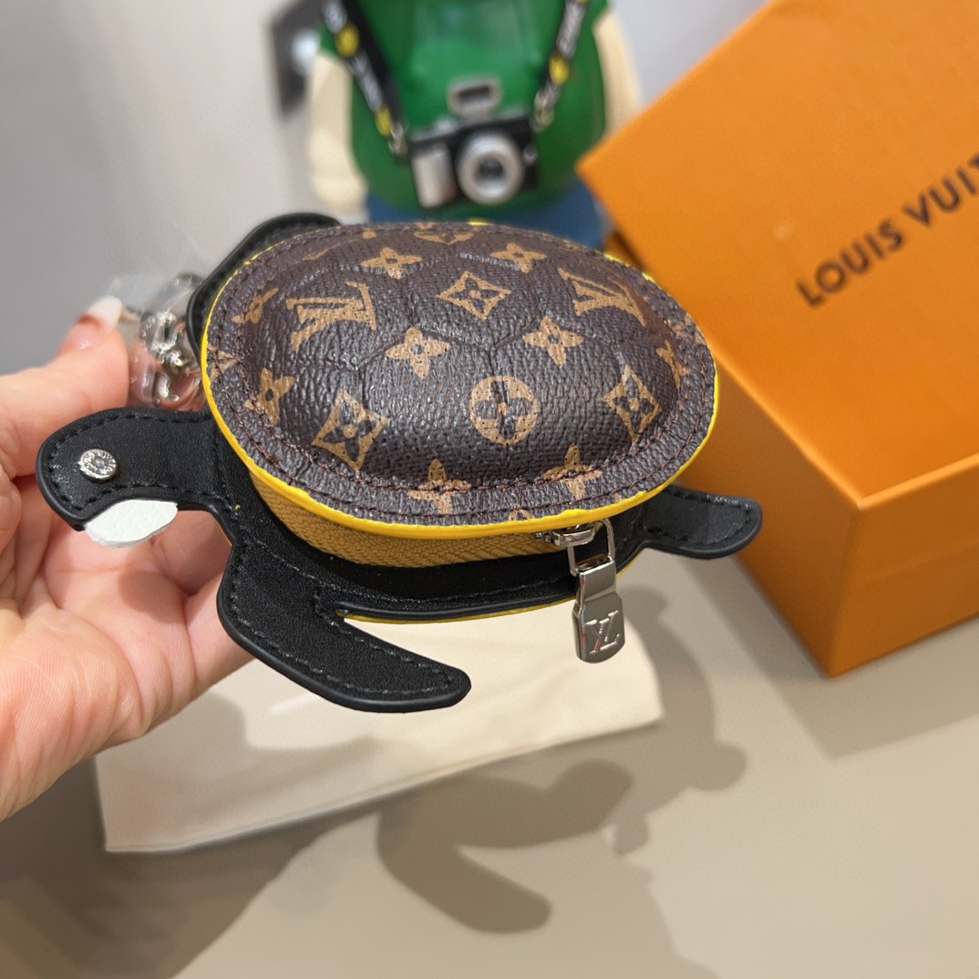 Louis Vuitton Turtle Pouch Bag Charm S00（M02049）