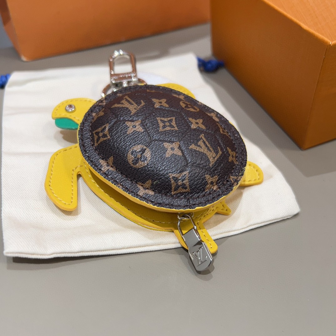 Louis Vuitton Turtle Pouch Bag Charm S00（M02049）
