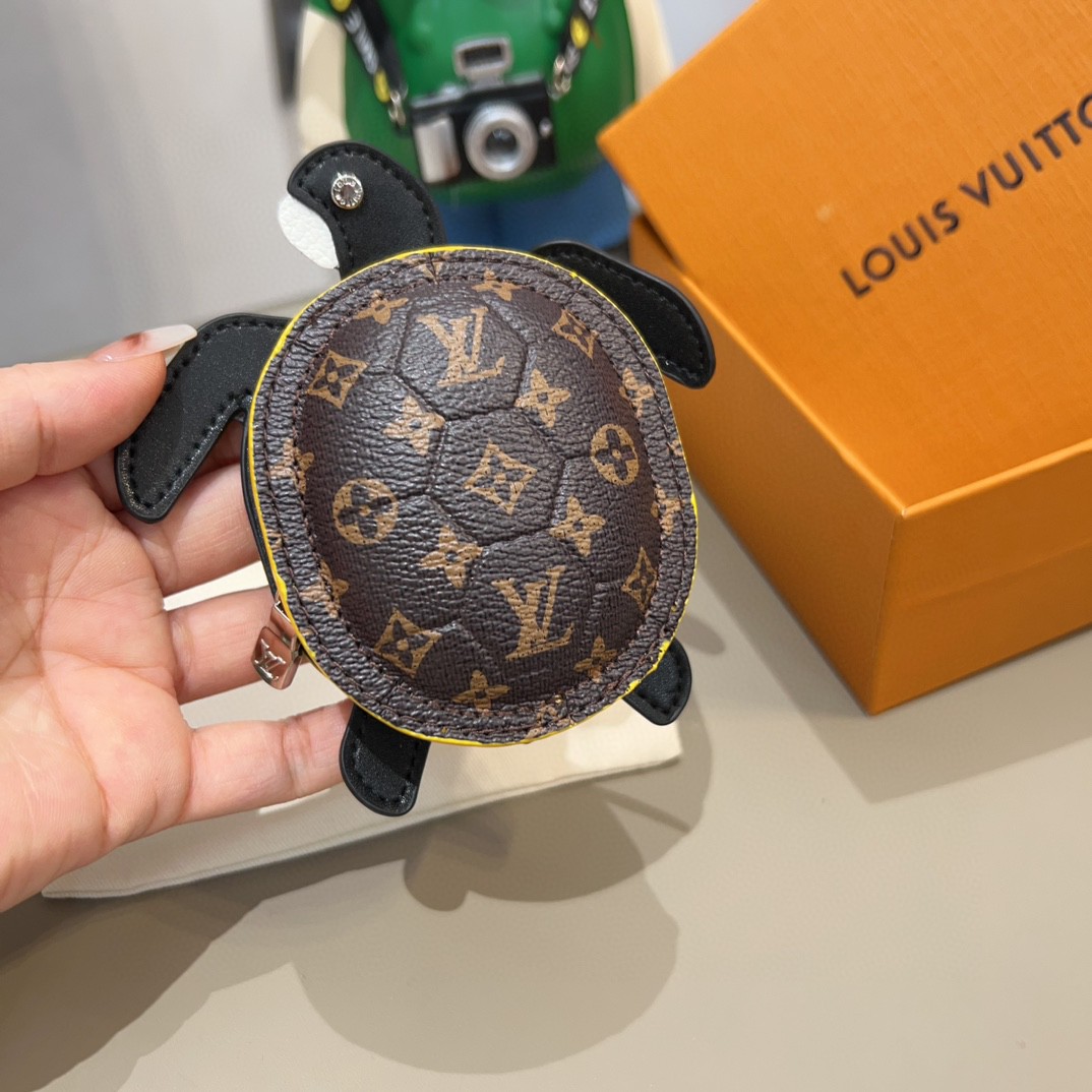 Louis Vuitton Turtle Pouch Bag Charm S00（M02049）