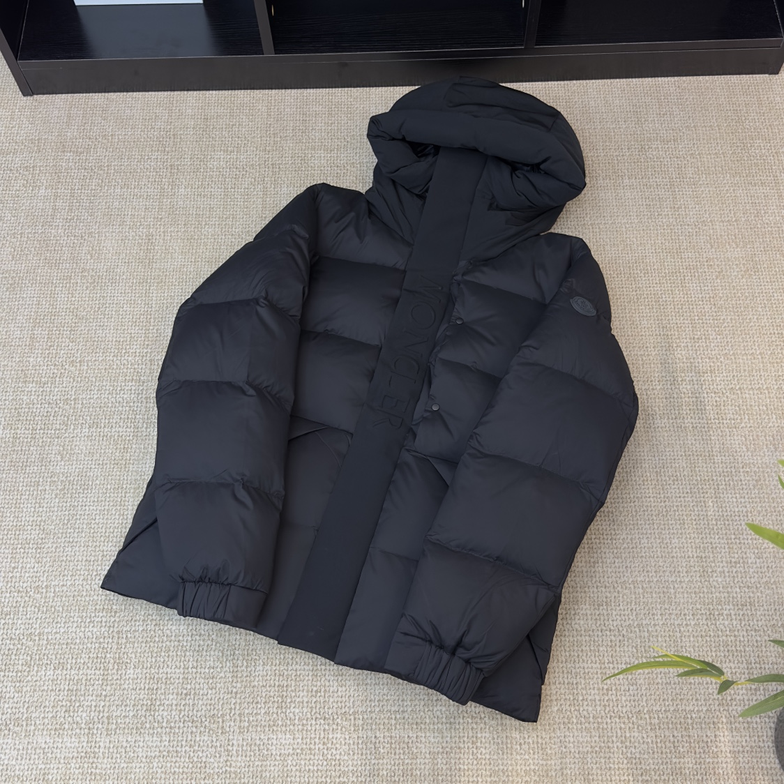 Moncler Madeira nylon down jacket（H20911A0010953333999）