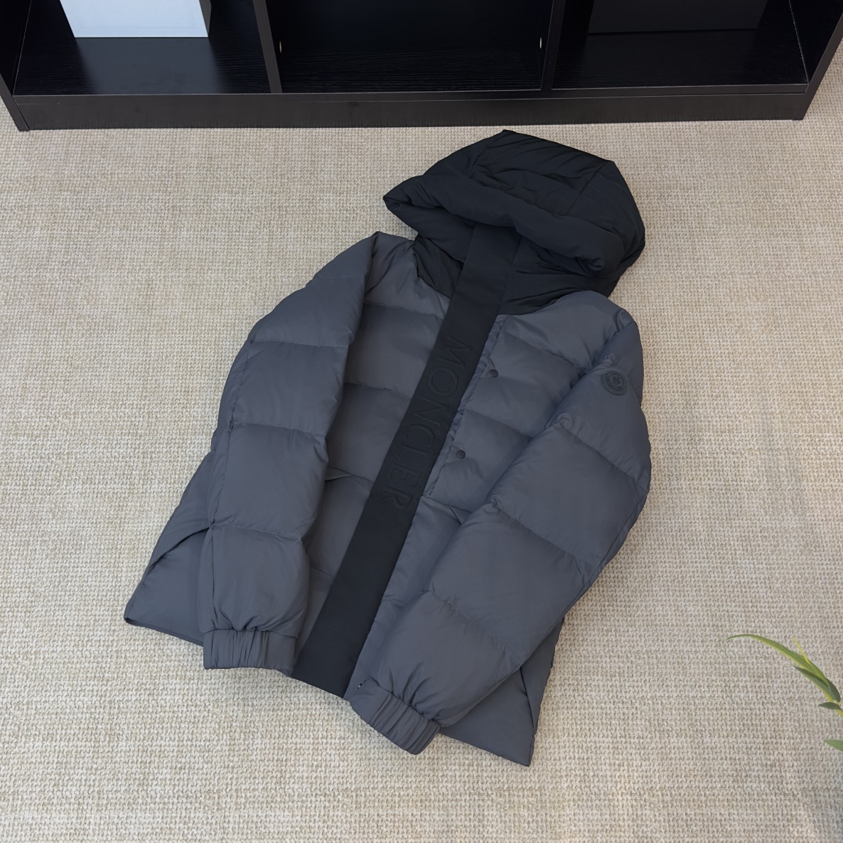Moncler Madeira nylon down jacket（H20911A0010953333999）