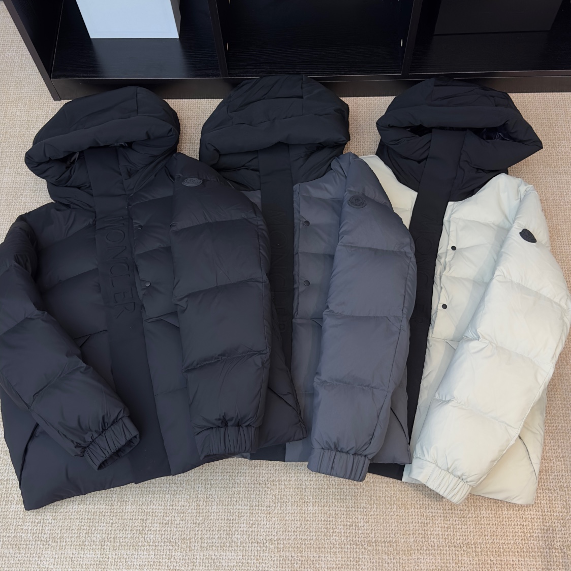 Moncler Madeira nylon down jacket（H20911A0010953333999）