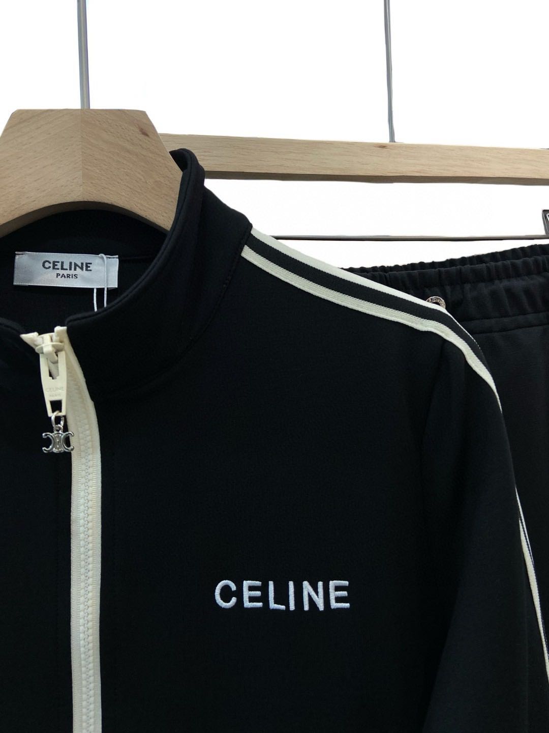CELINE Reversible Athletic Sweatshirt / Jersey "Black"-outfit（2Y490121O-38NA）