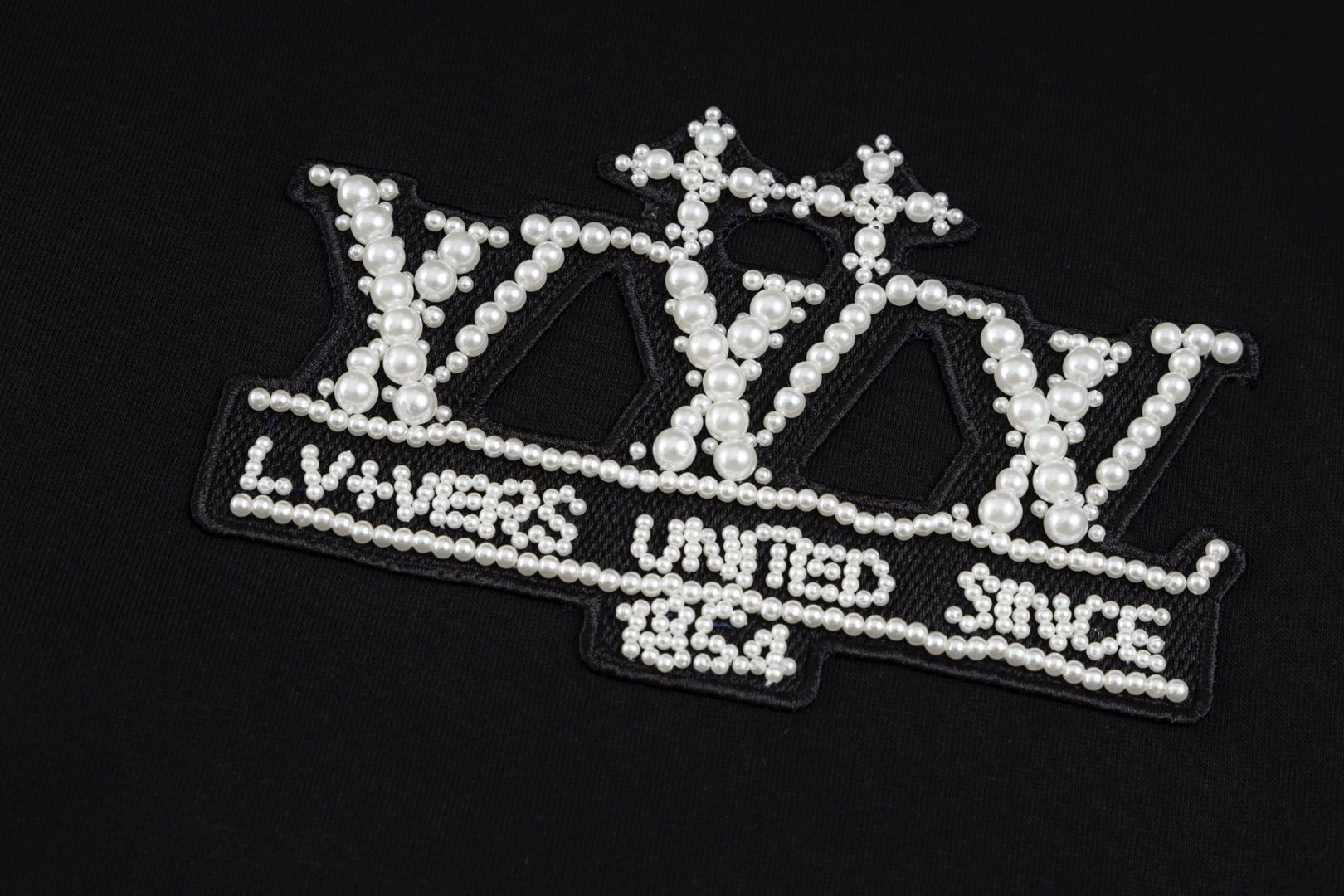 LOUIS VUITTON Signature embroidered hoodie（1AHCKF）