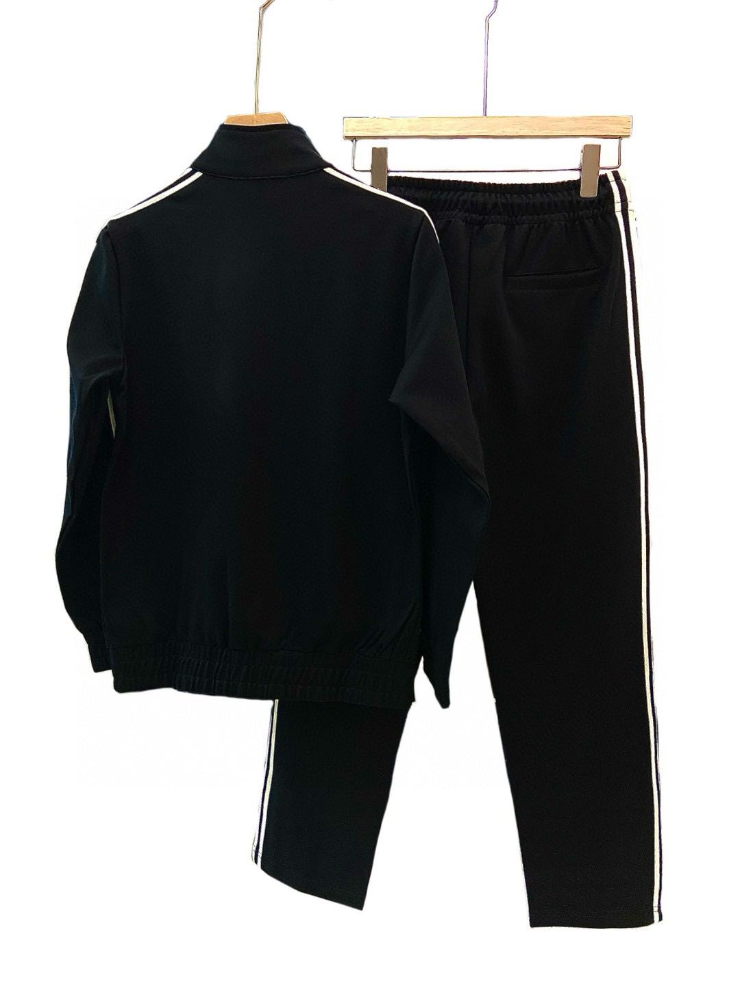 CELINE Reversible Athletic Sweatshirt / Jersey "Black"-outfit（2Y490121O-38NA）