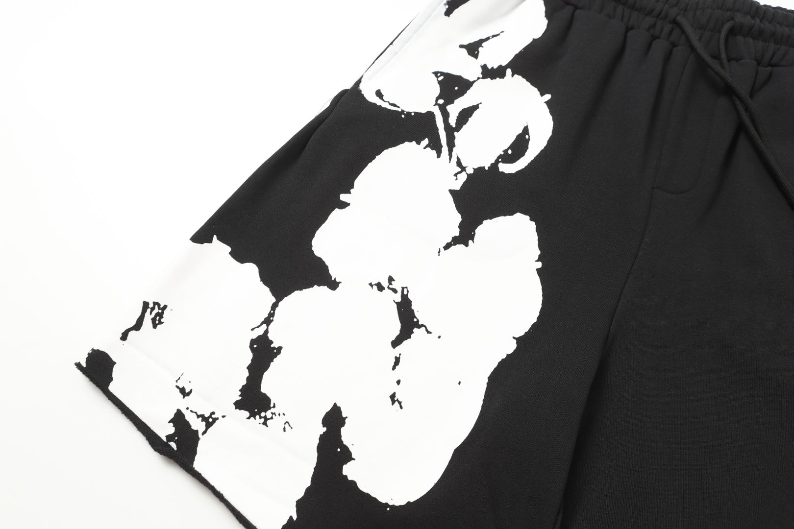 Denim Tears Big Cotton Wreath Sweat Shorts (SS25BRS0601）
