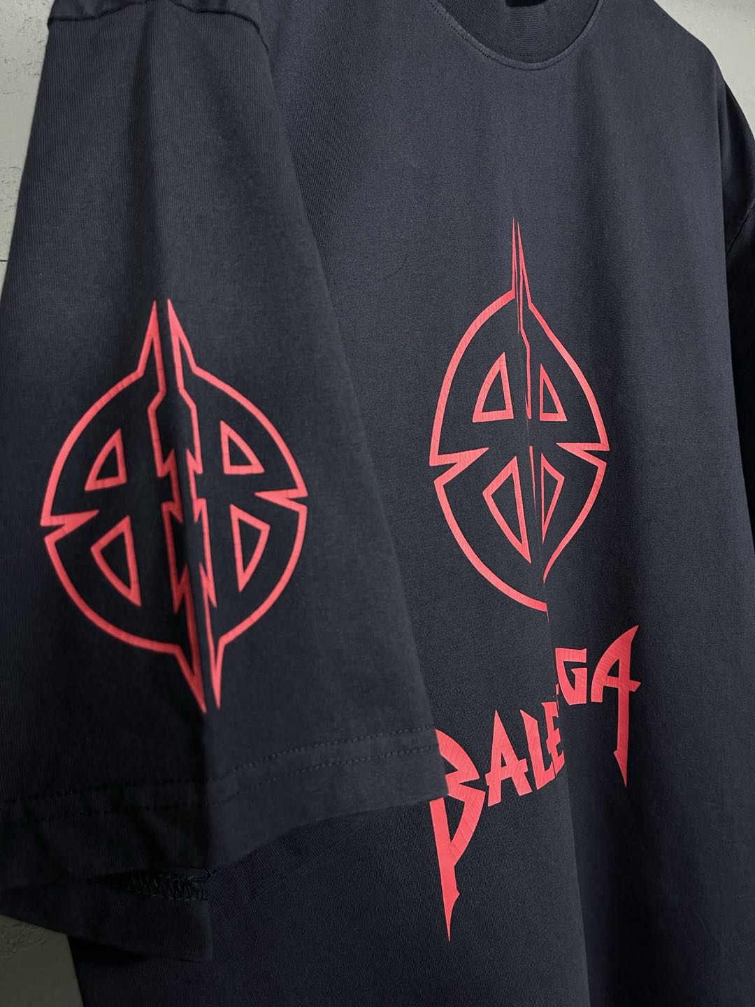 Balenciaga Metal BB Stencil T-shirt 'Black Red' (764235TPVI21568）