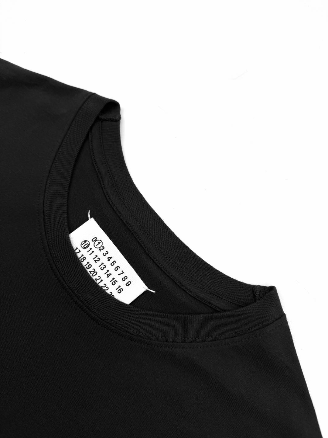 MAISON MARGIELA  T-Shirt Black (S51GC0534S24575-969）