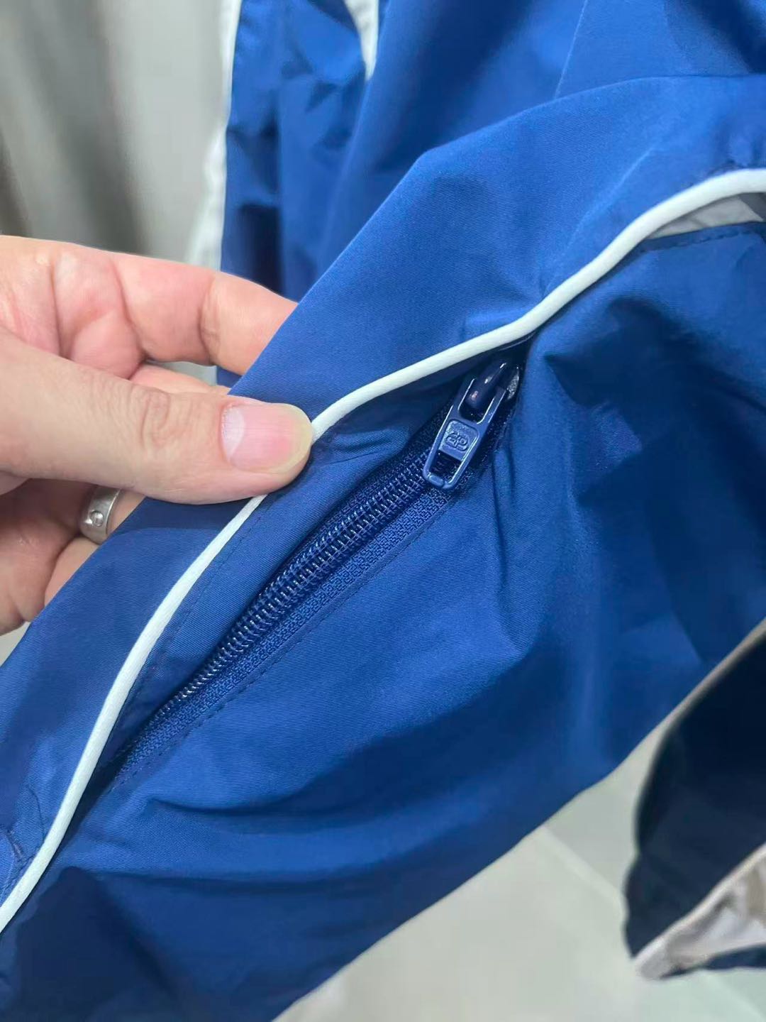 Balenciaga Men's Tracksuit Jacket in Marine Blue（871265TUO134140）