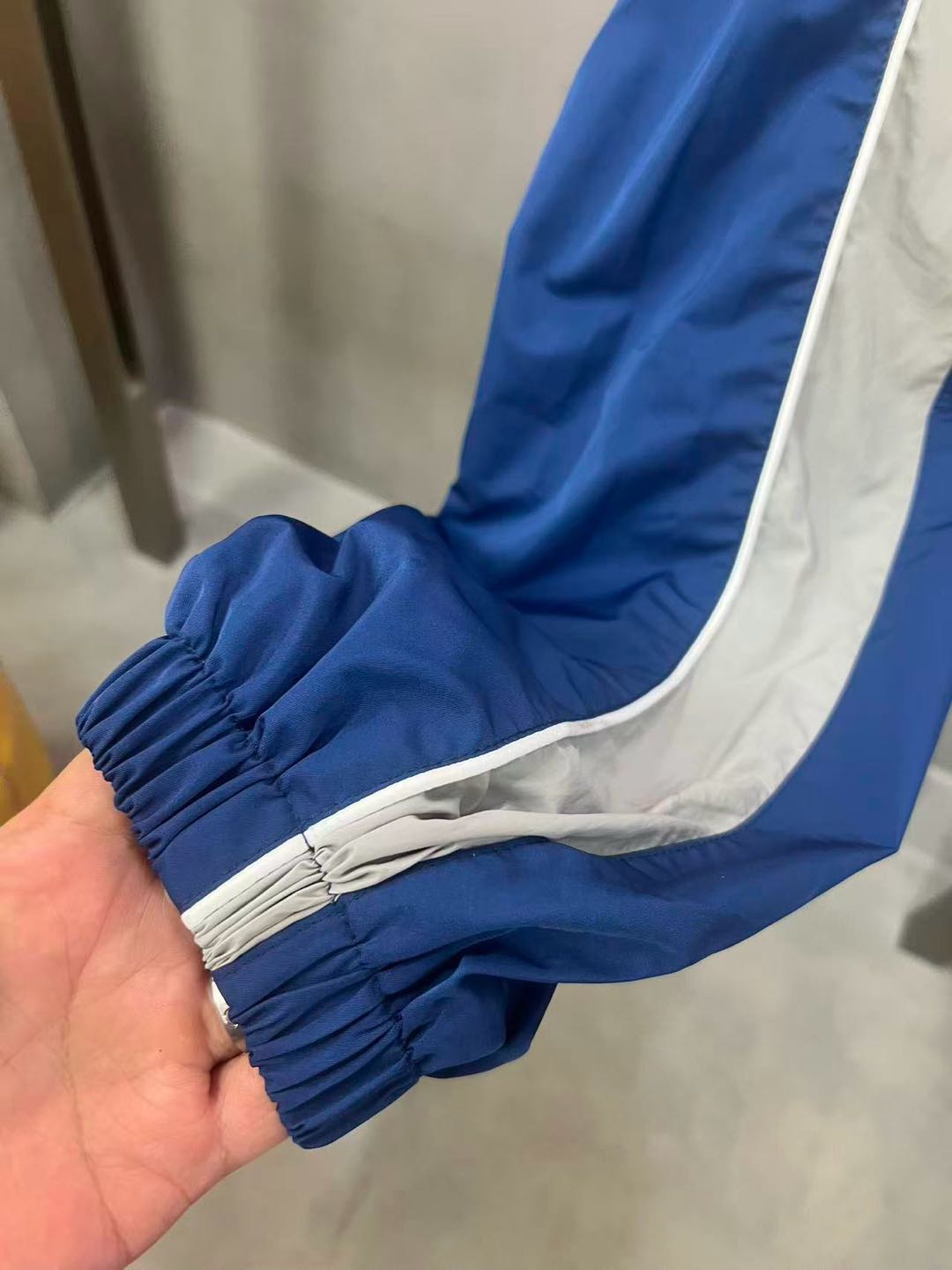 Balenciaga Men's Tracksuit Jacket in Marine Blue（871265TUO134140）