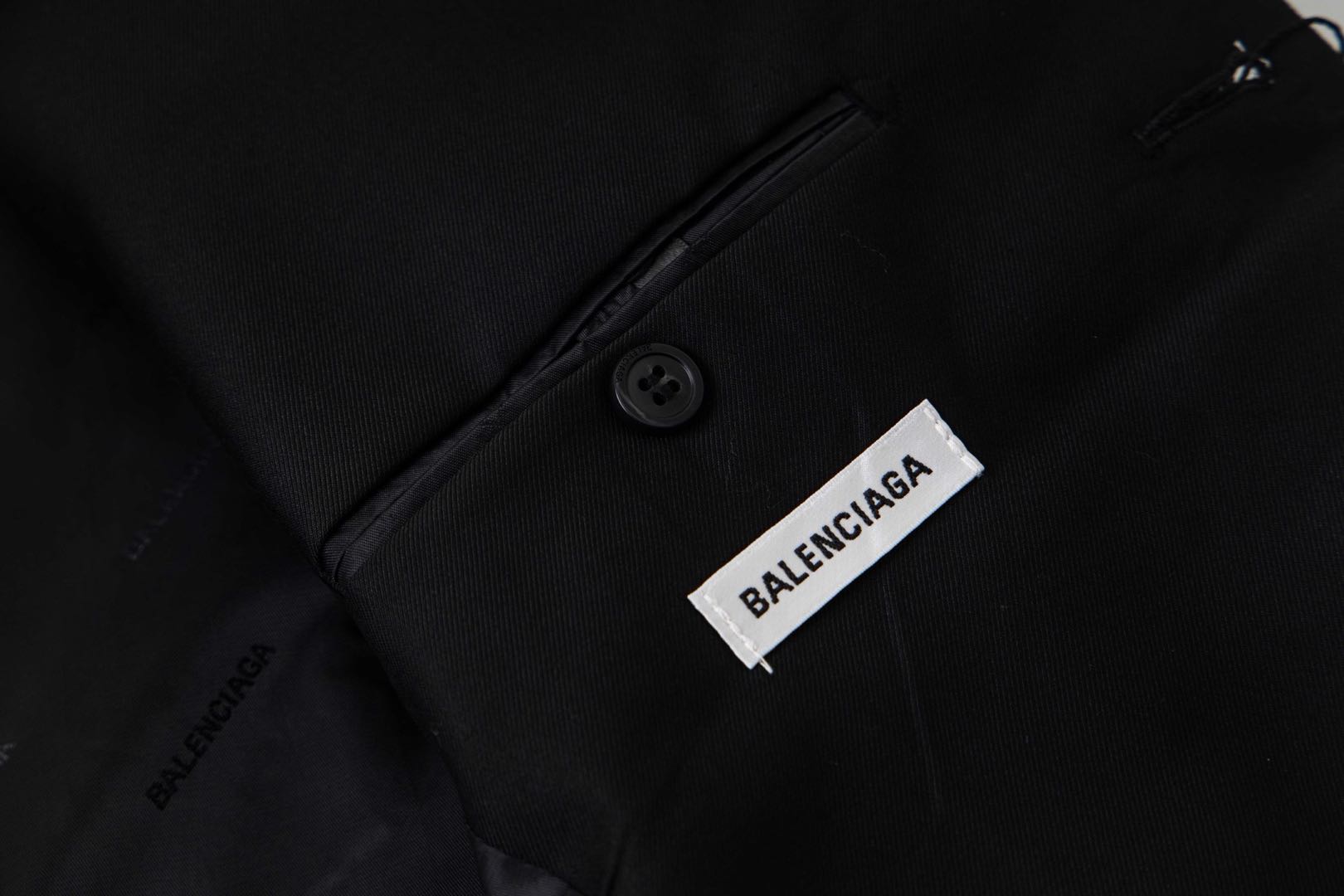 Balenciaga Men's Washed Jacket in Black（674430TJO251000）