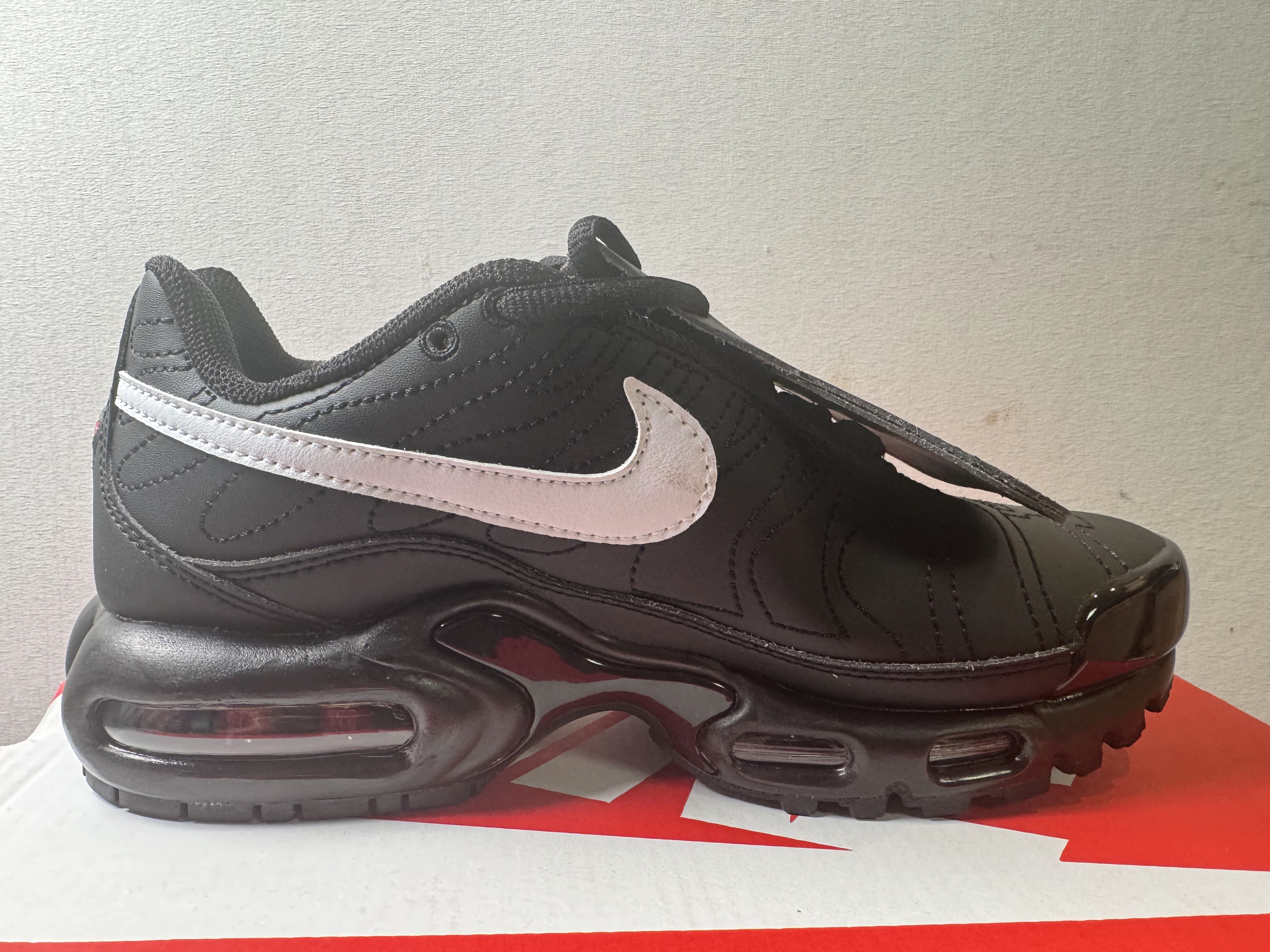 Nike Women's Air Max Plus Tiempo "Black" (HF0074-001)
