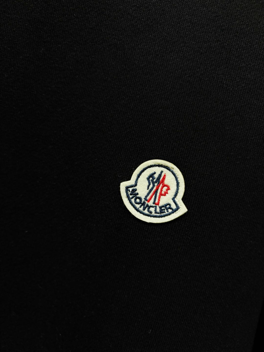 Moncler logo-patch sweatshirt（L10918G00051809KR）