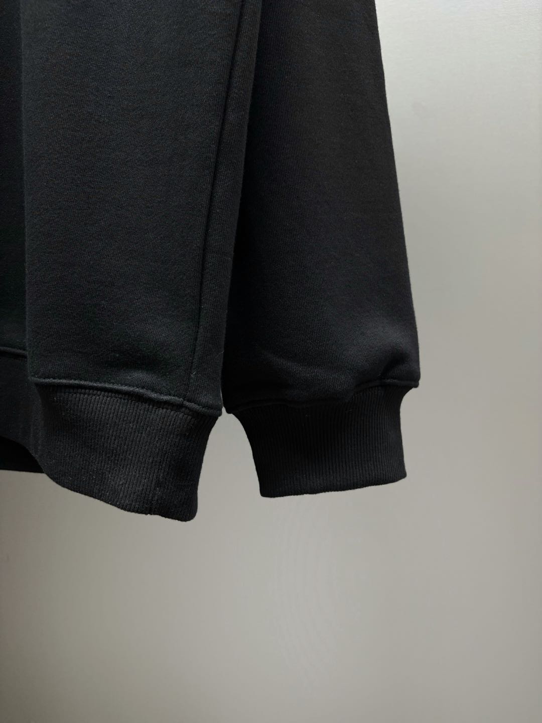 Moncler logo-patch sweatshirt（L10918G00051809KR）