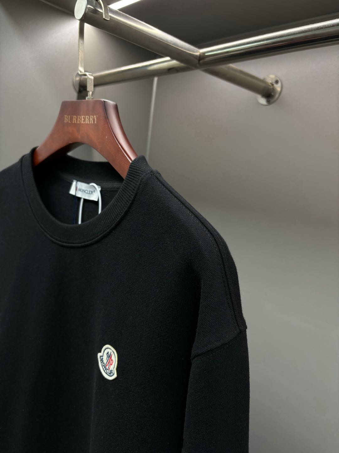 Moncler logo-patch sweatshirt（L10918G00051809KR）