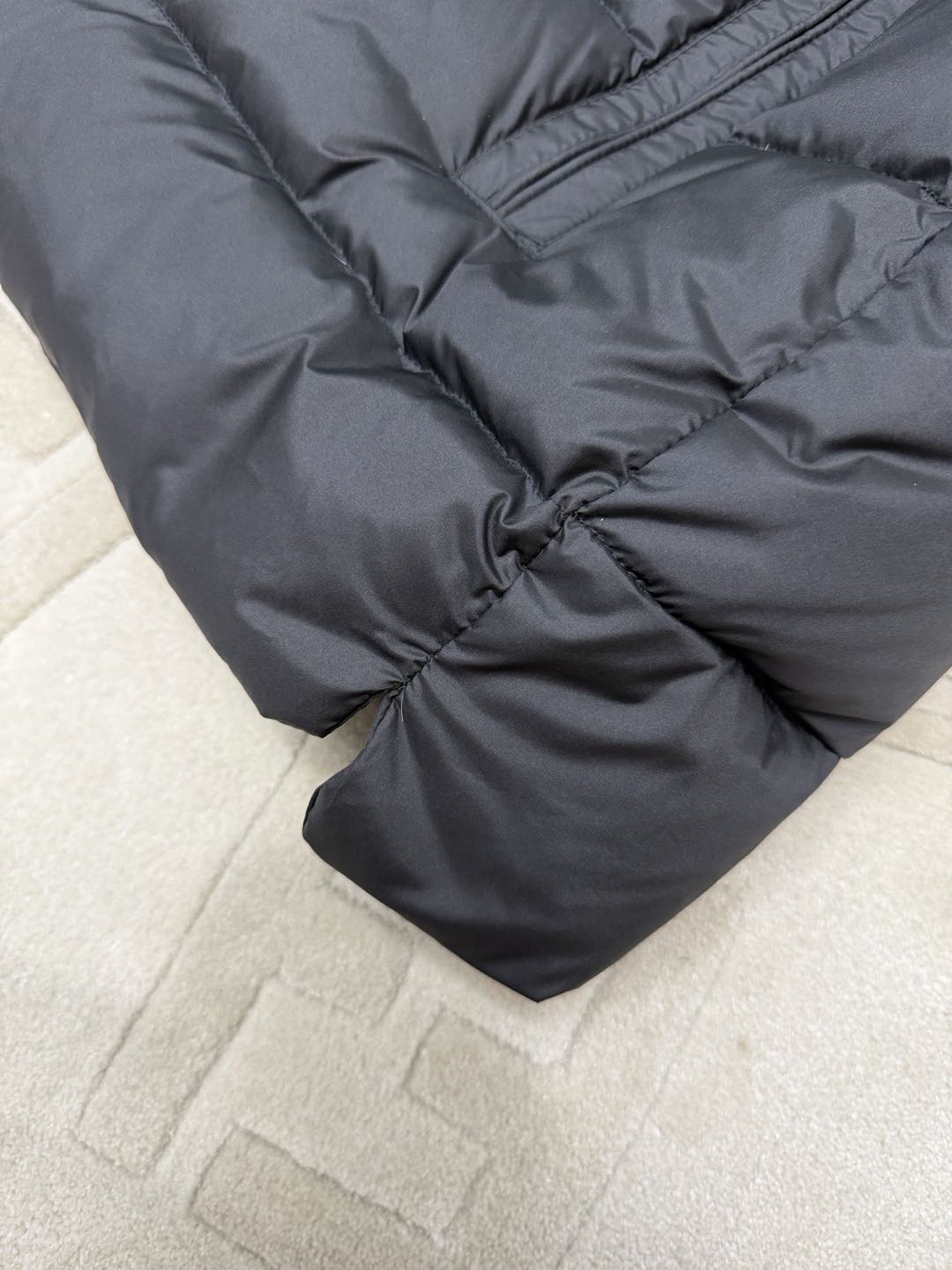 MONCLER Cardere Short Down Jacket（K20911A0012754A81）