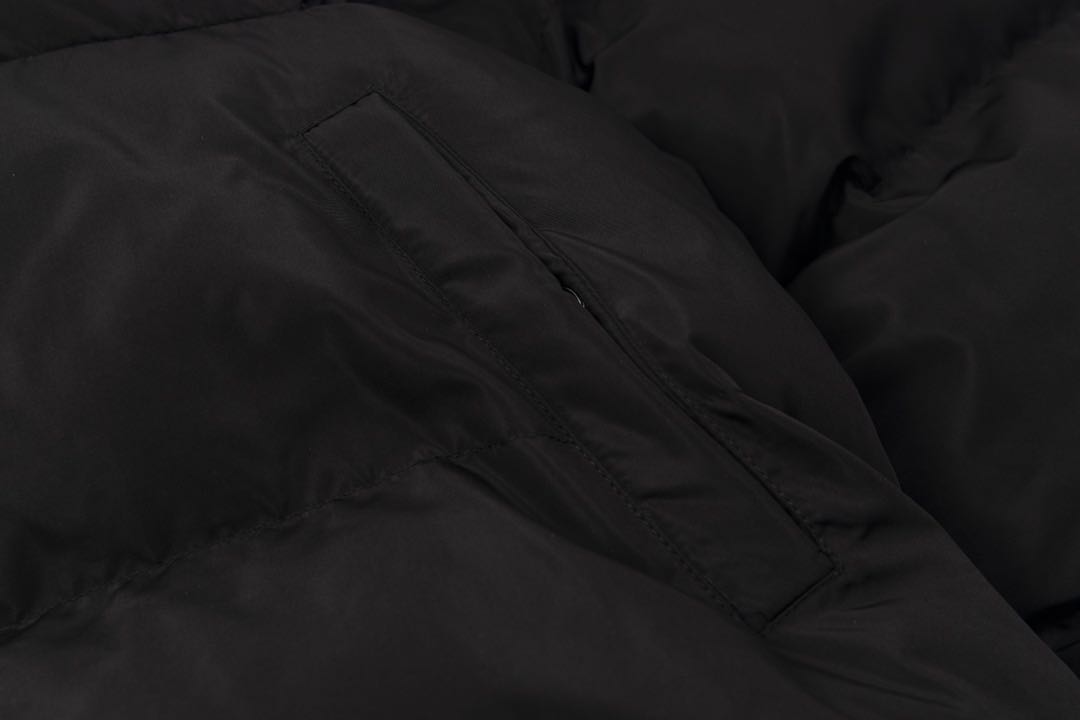 Balenciaga Men’s Black Political Campaign Down Jacket（758046TYD361000）