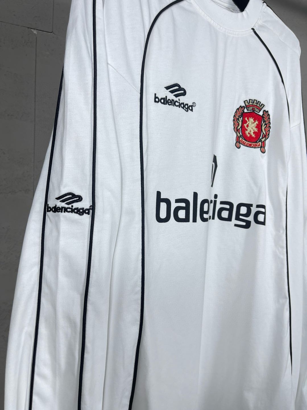 BALENCIAGA   SOCCER LONG SLEEVE OVERSIZED T-SHIRT（778972TPVV89040）