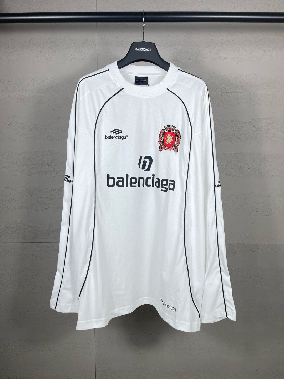 BALENCIAGA   SOCCER LONG SLEEVE OVERSIZED T-SHIRT（778972TPVV89040）