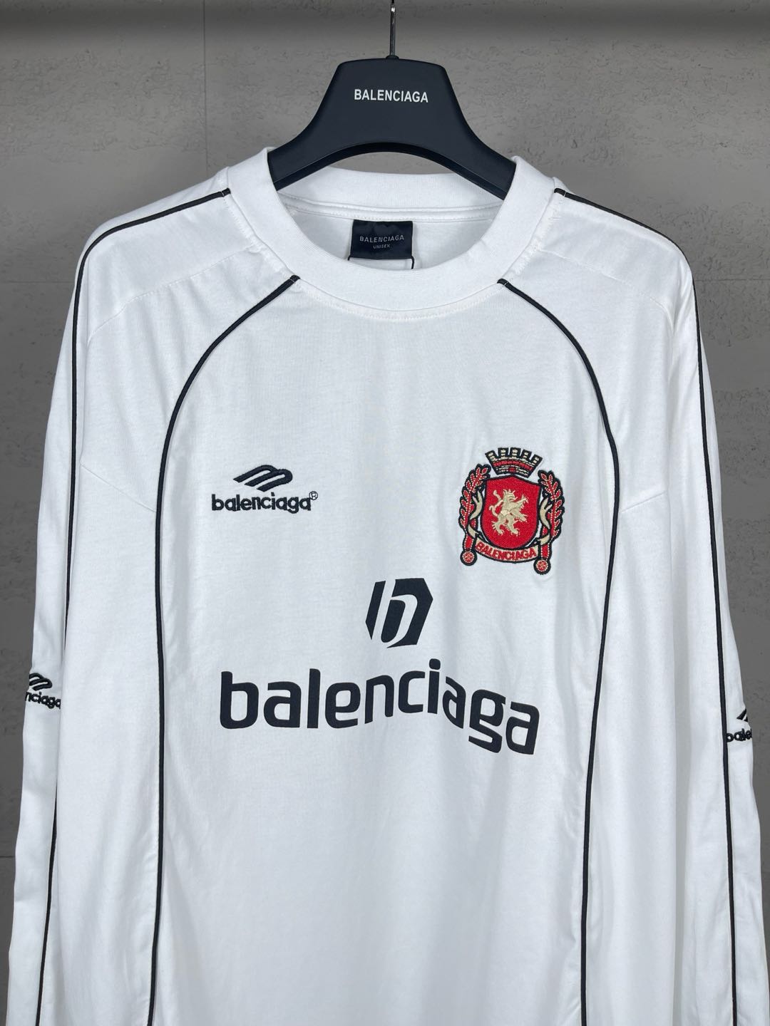 BALENCIAGA   SOCCER LONG SLEEVE OVERSIZED T-SHIRT（778972TPVV89040）