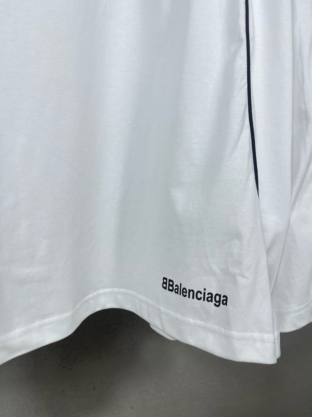 BALENCIAGA   SOCCER LONG SLEEVE OVERSIZED T-SHIRT（778972TPVV89040）
