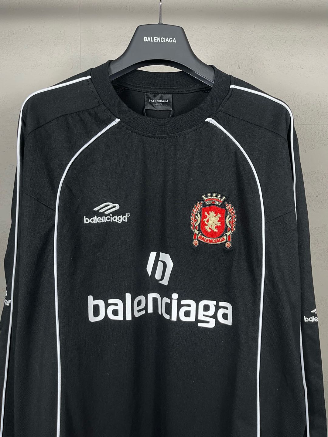 BALENCIAGA   SOCCER LONG SLEEVE OVERSIZED T-SHIRT（778972TPVV89040）