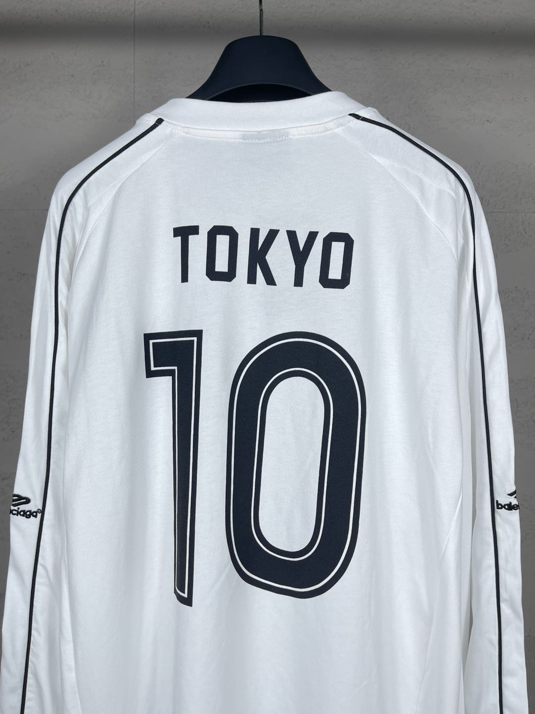 BALENCIAGA   SOCCER LONG SLEEVE OVERSIZED T-SHIRT（778972TPVV89040）