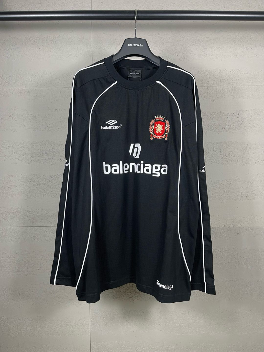 BALENCIAGA   SOCCER LONG SLEEVE OVERSIZED T-SHIRT（778972TPVV89040）