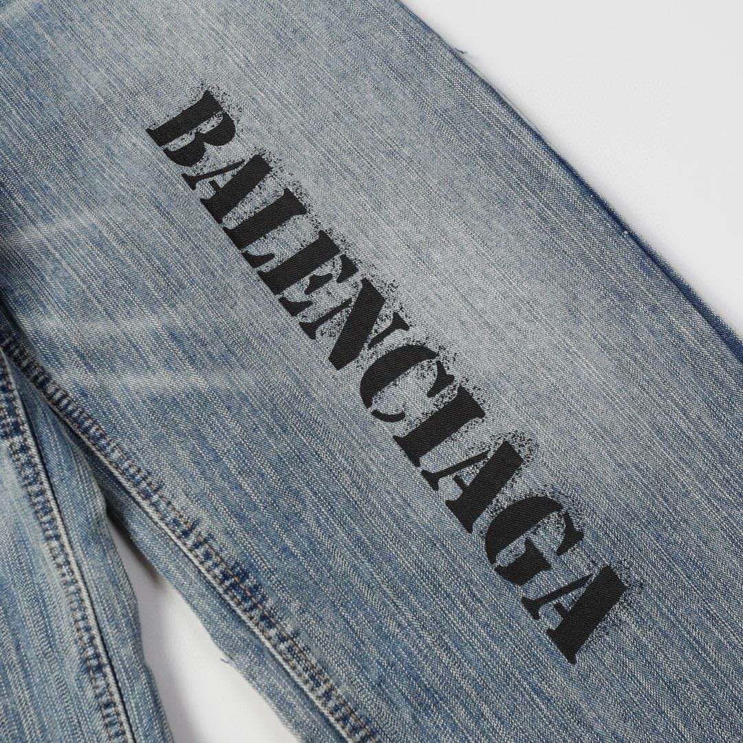BALENCIAGA STENCIL TYPE HYBRID BAGGY（783697THW254245）