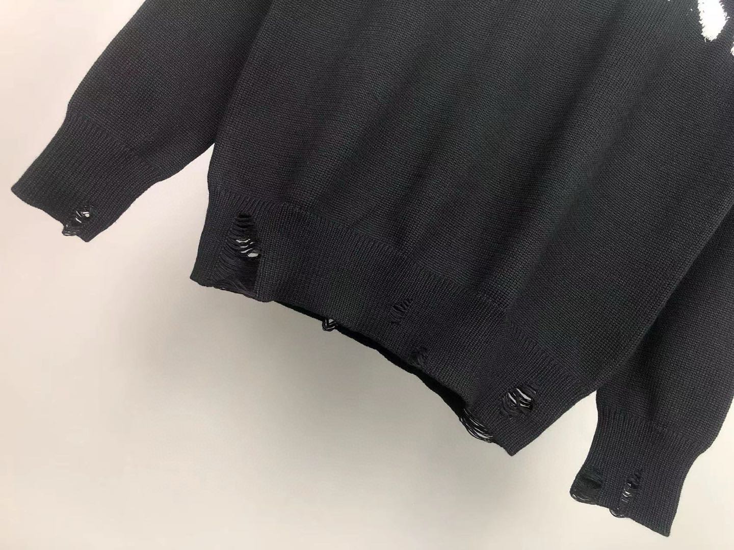 Amiri Destroyed effect sweater (PF22MKL009271）